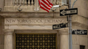 Wall Street se mantiene en niveles récord impulsado por el optimismo en IA y expectativas de recortes por la Fed